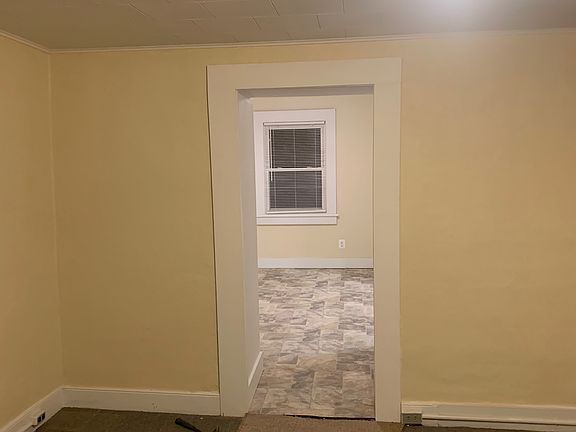 4th image of 128 Winnikee Ave