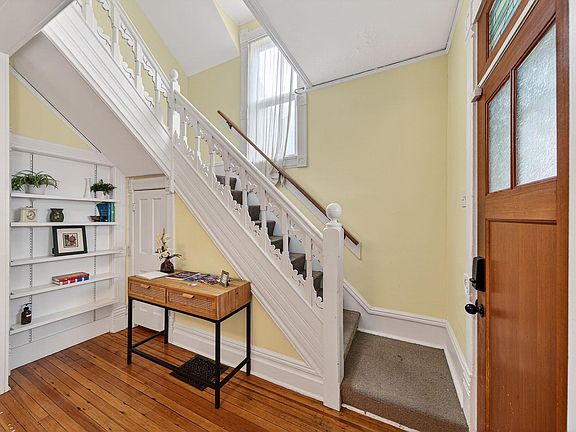 4th image of 1010 W Washington St