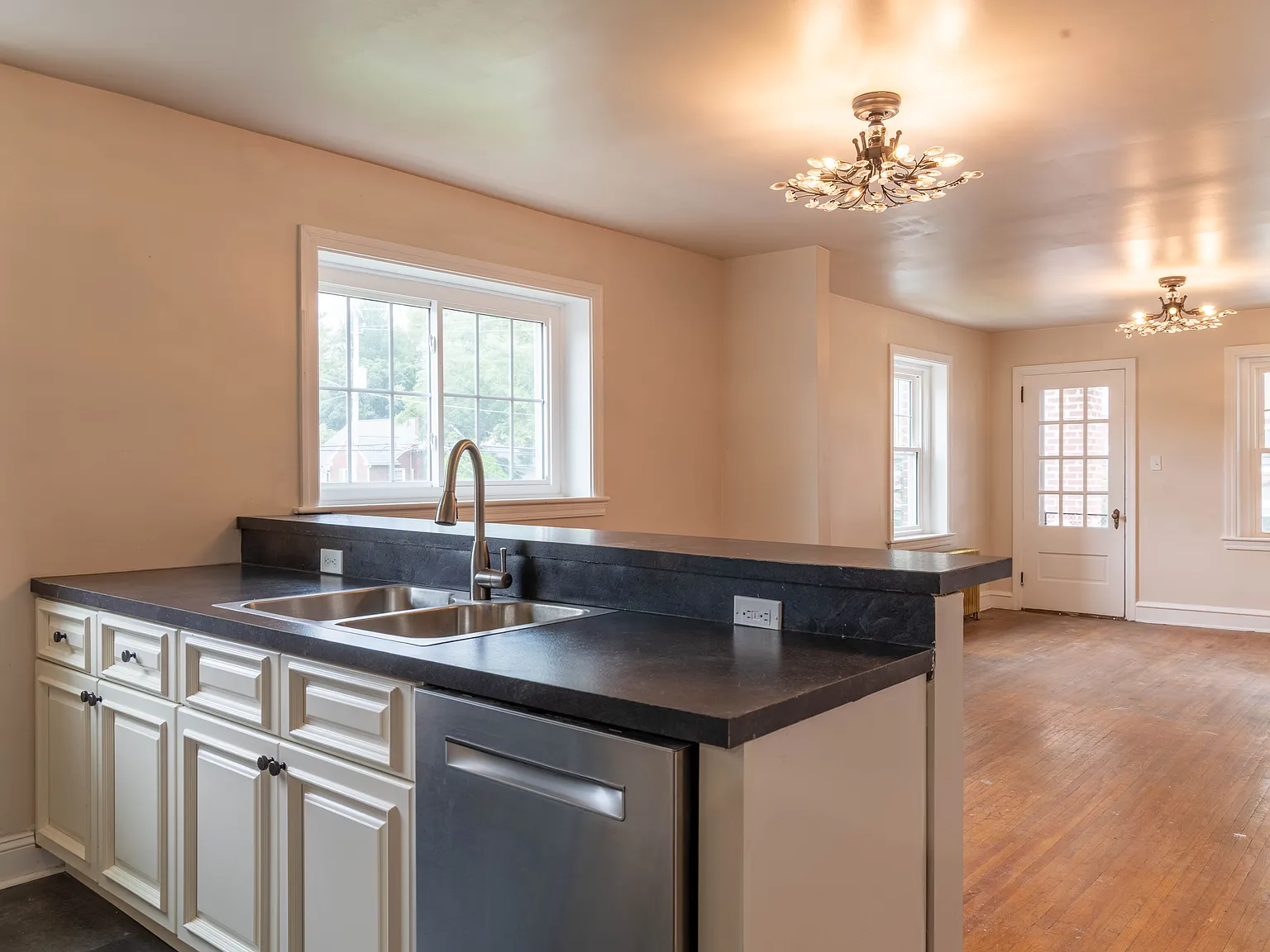 406 Washington Ave — Photo 4