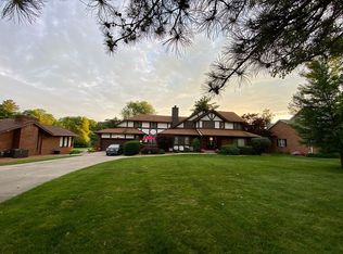 9 Red Bud Ln, Springfield, IL 62712