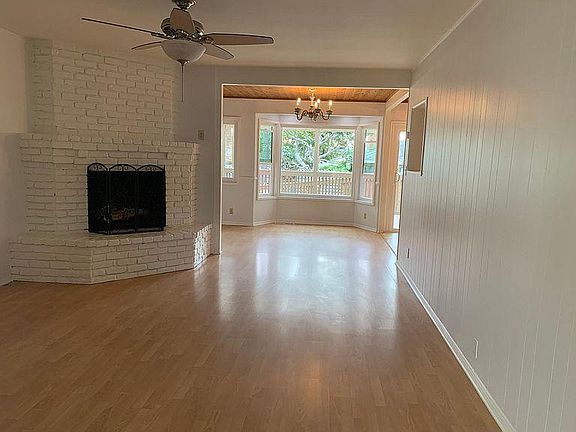 3rd image of 110 E Sierra Madre Ave