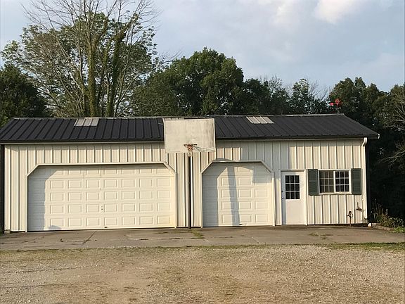 3 car Garage Workshop in right area