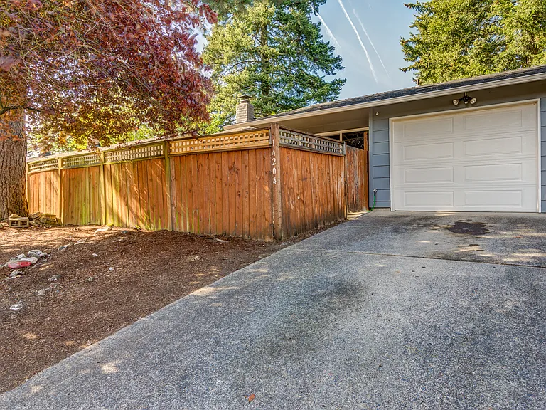 14204 NE 9th St — Photo 18