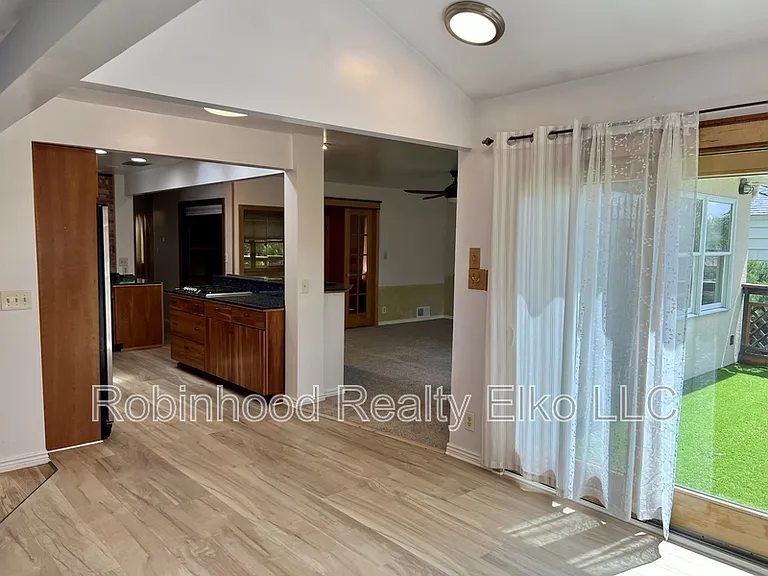 165 W Oak St #1 — Photo 8
