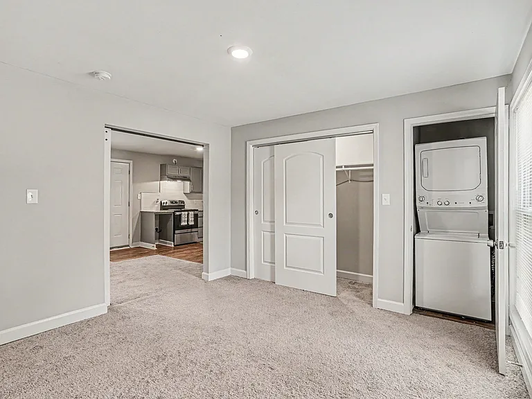 Hillside Apartments — Photo 4