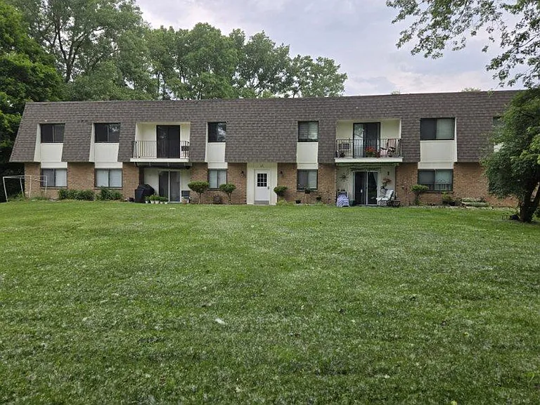 17 Stenwick Dr #E — Photo 21