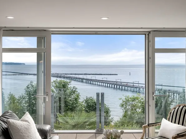 15097 Marine Dr #201, White Rock, BC V4B 1C5