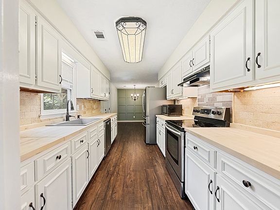 5th image of 575 Lee Road 437