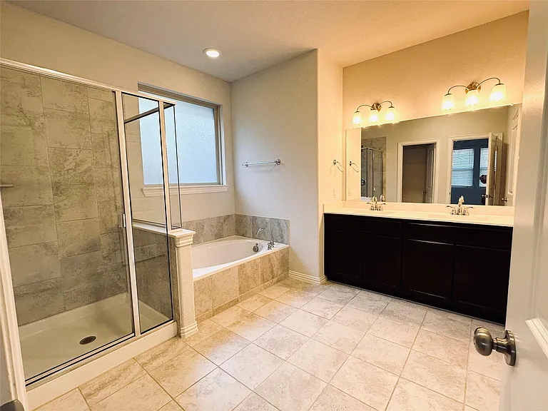 716 Monarch Ln — Photo 6