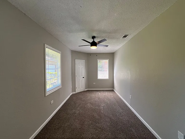 1654 Netherwood Ave — Photo 9