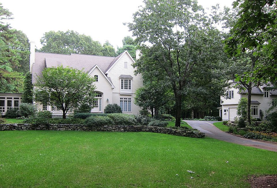 1st image of 8 Longmeadow Dr