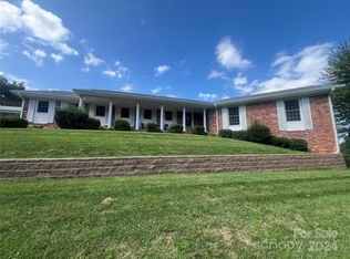 723 Old Orchard Dr, Laurel Park, NC 28739