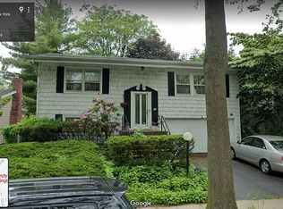 16 Sandy Ct, Port Washington, NY 11050