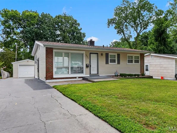 2898 Lesmer Ct, Saint Louis, MO 63114