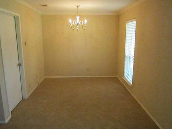 5th image of 421 Shady Brook Dr