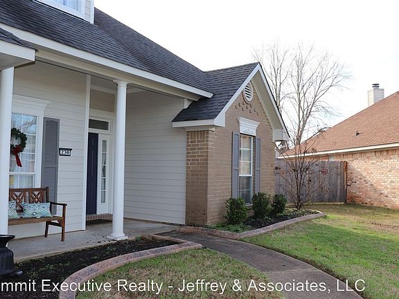 3rd image of 230 Melissa Ln