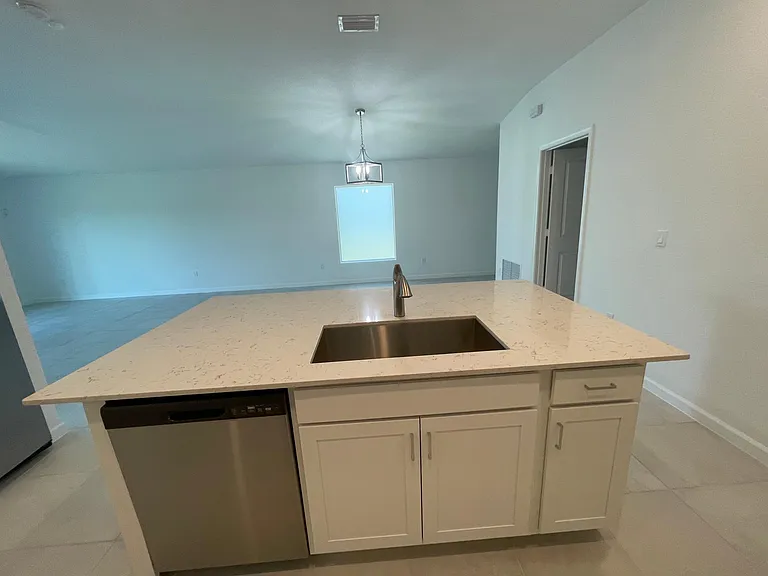 749 Worlington Ln — Photo 7