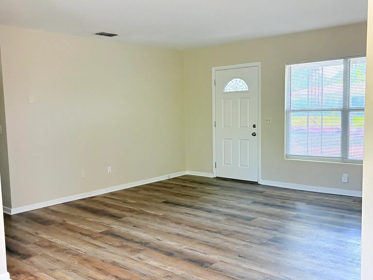 3 bed, 1166 sqft, $2,200 — Photo 3