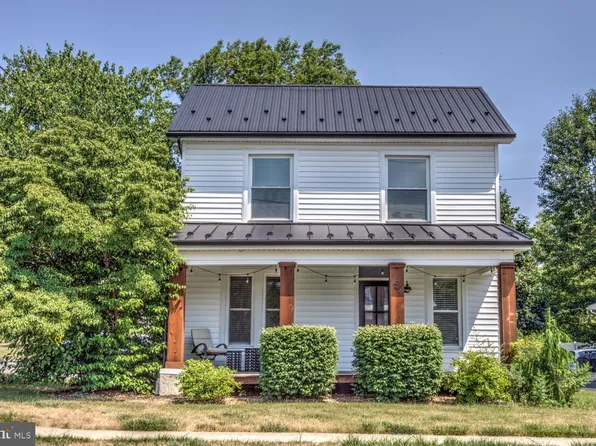 15 W Main St, Brownstown, PA 17508