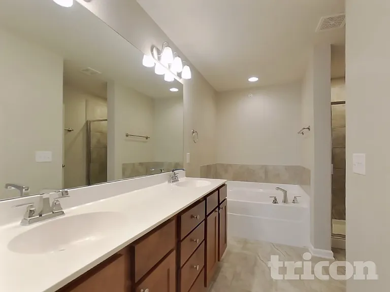 202 Ashmere Ct — Photo 9