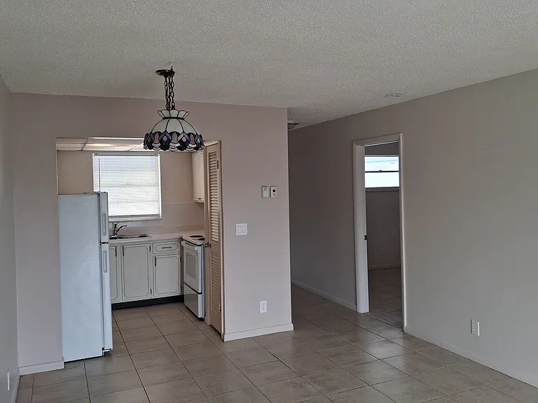 410 W Palm St — Photo 6