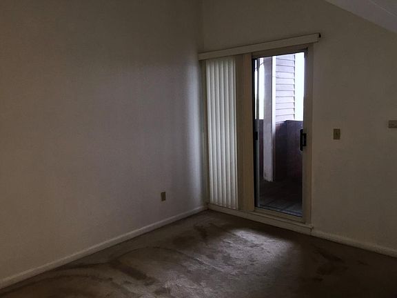 4th image of 1010 Middle St APT 12