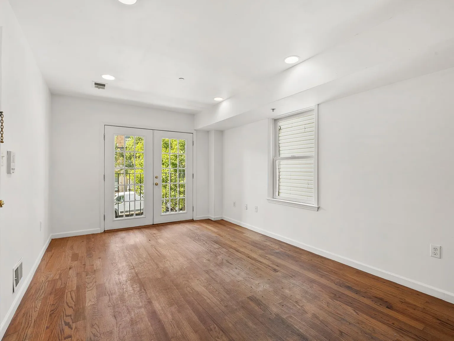 3 bed, 2.0 bath, $2,900 — Photo 2