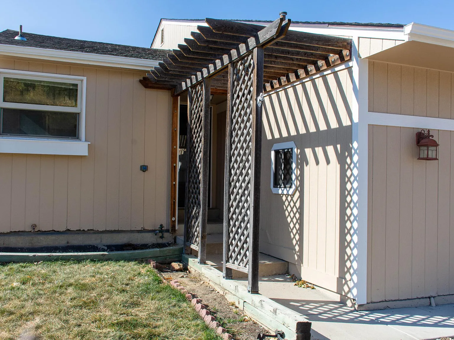 1813 Logan St — Photo 3