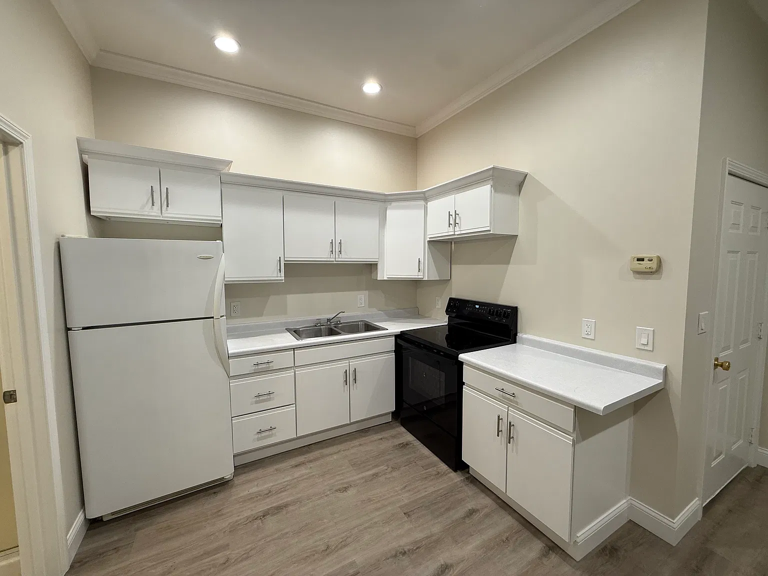 1 bed, 400 sqft, $850 — Photo 3