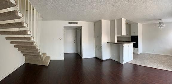 2nd image of 8601 Balboa Blvd #39