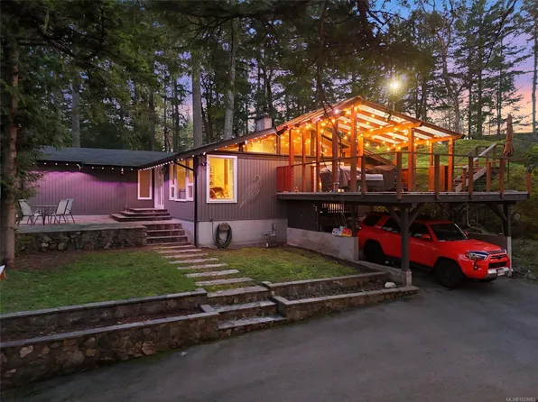 665 Latoria Rd, Colwood, BC V9C 3A3