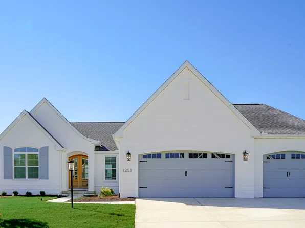 1203 Willowgrove Ln, Mahomet, IL 61853