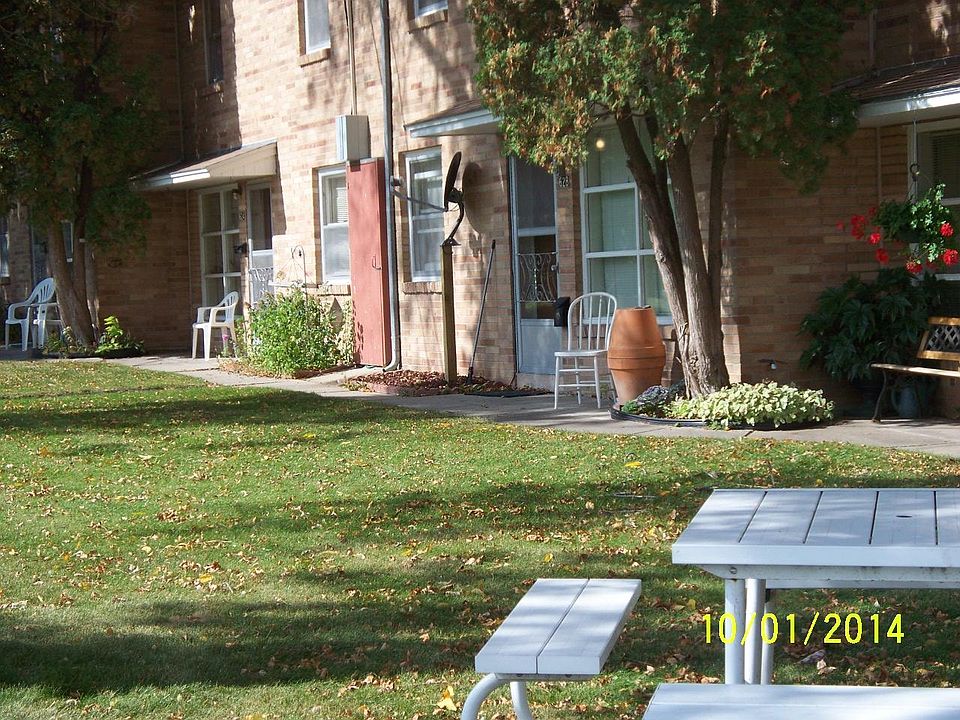 Well built building with brick and cement block construction with slab floors