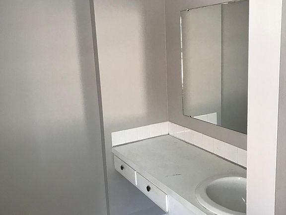 4th image of 380 Rockwood Dr #2