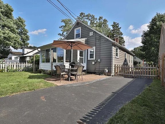 3rd image of 38 E Royal Forest Blvd