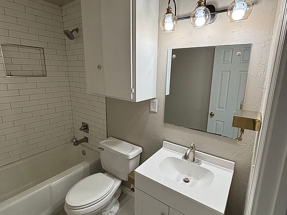 3rd image of 600 N 1st St