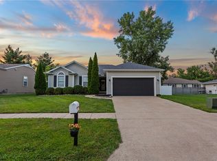 919 Woodberry Ln, Charleston, IL