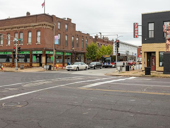 4th image of 2341 Russell Blvd #A