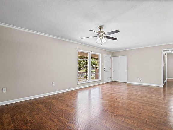 3rd image of 4064 Wesley Ln S