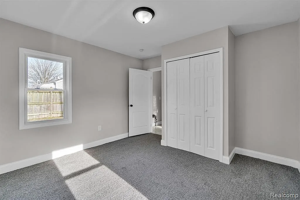 3 bed, 972 sqft, $1,495 — Photo 2