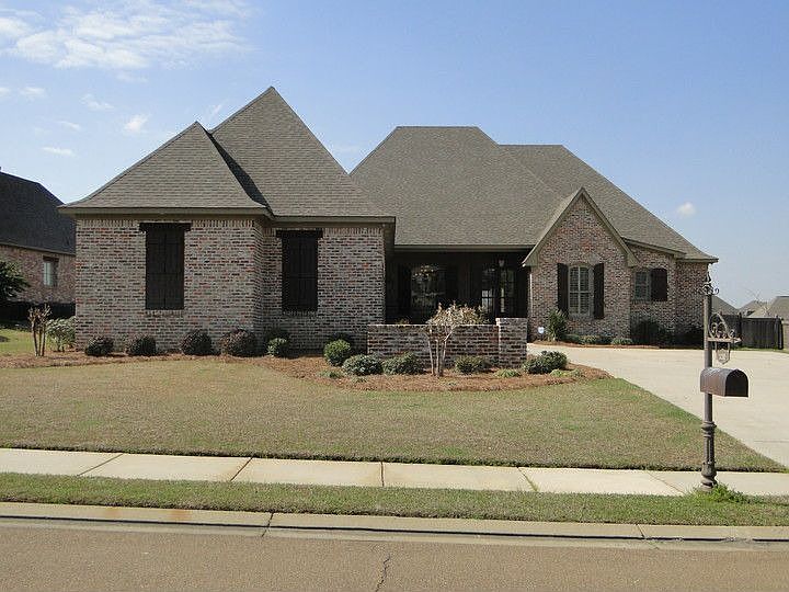 1st image of 120 Belle Terre Dr