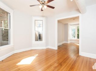 900 W Newport Ave APT 3F, Chicago, IL 60657