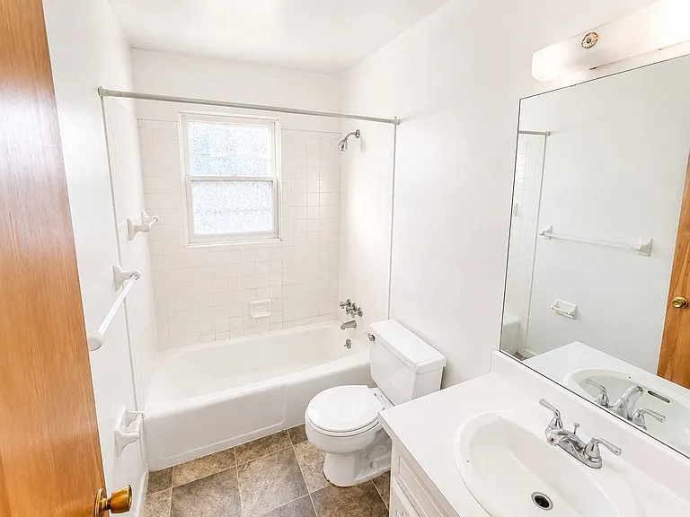 435 W 10th St #1 — Photo 6