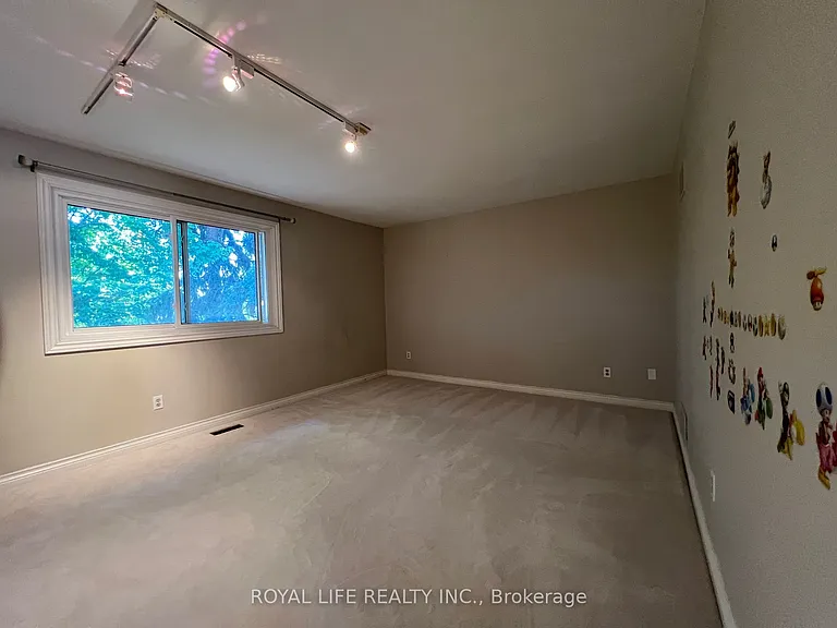 10 Saddletree Dr — Photo 30