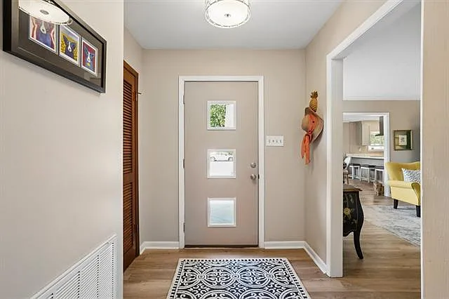 3 bed, 2.0 bath, 2432 sqft, $2,500 — Photo 4