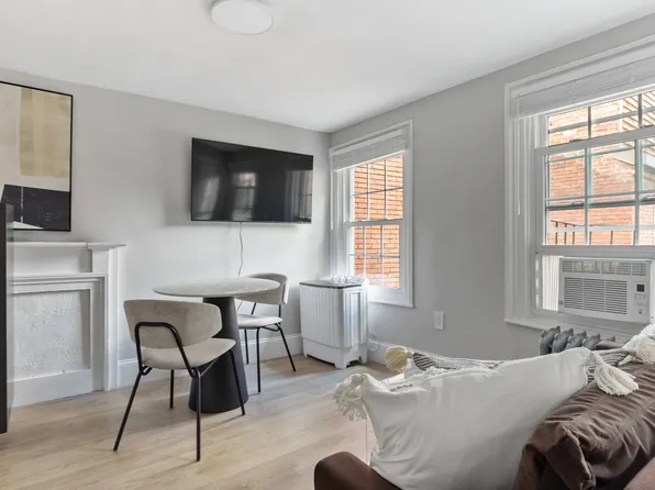 12 Derne St #301, Boston, MA 02114