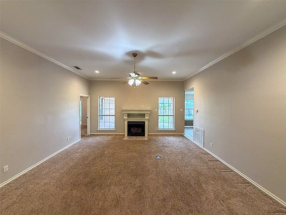 5th image of 2204 N Village Dr