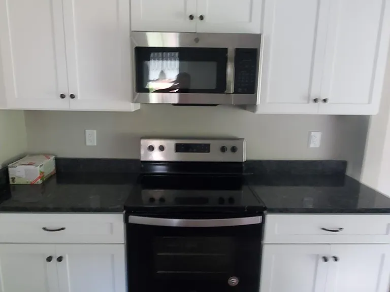 1711 Oak Dr — Photo 6