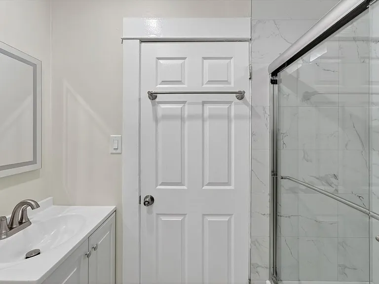 5008 1/2 S Wilton Pl — Photo 7