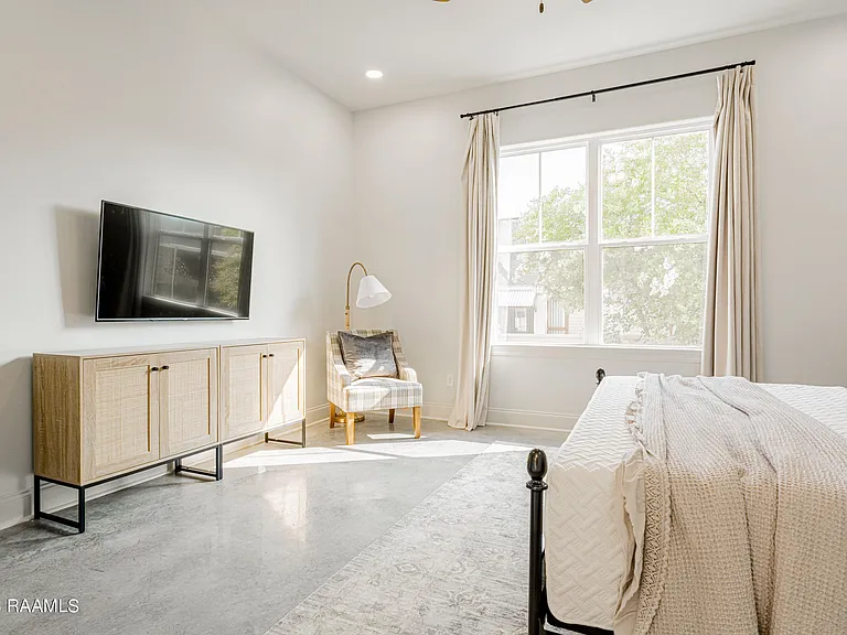 404 E Martial Ave — Photo 17
